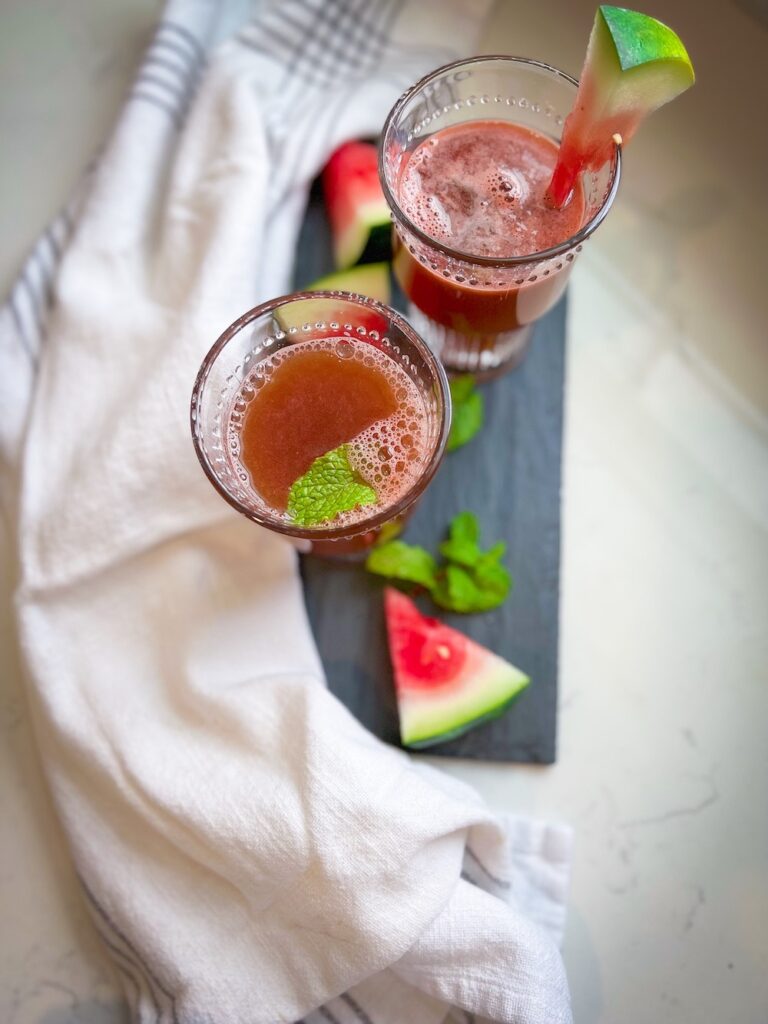 Two-Ingredient Watermelon "Wake-Up" Juice: A Fresh and Cool Drink for Summer