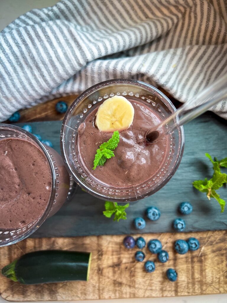 zucchini cocoa Berry Smoothie for a healthy summer snack 